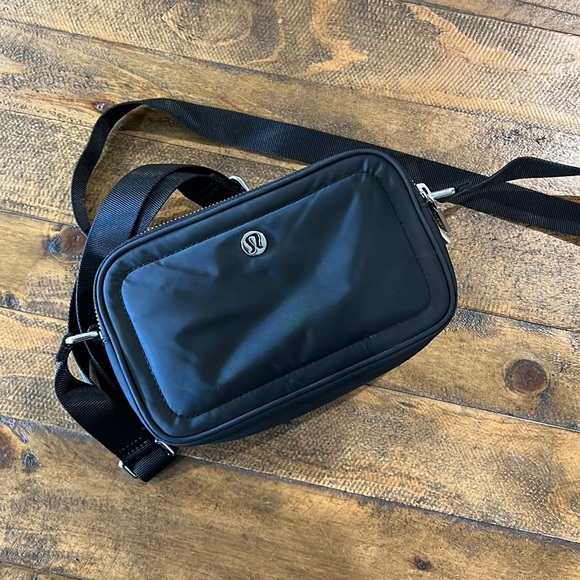 lululemon athletica Bags Lululemon Crossbody Camera Bag Poshmark